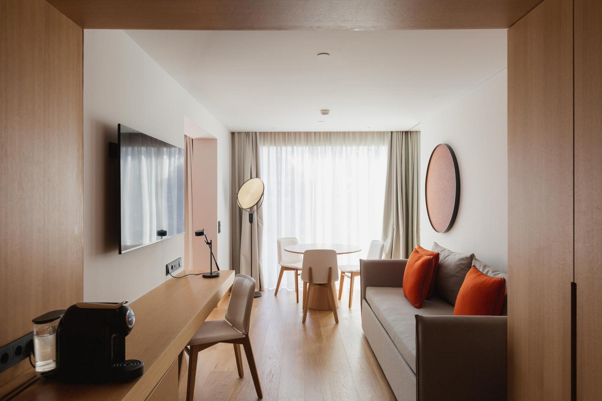Lumen Hotel & The Lisbon Light Show Bilik gambar