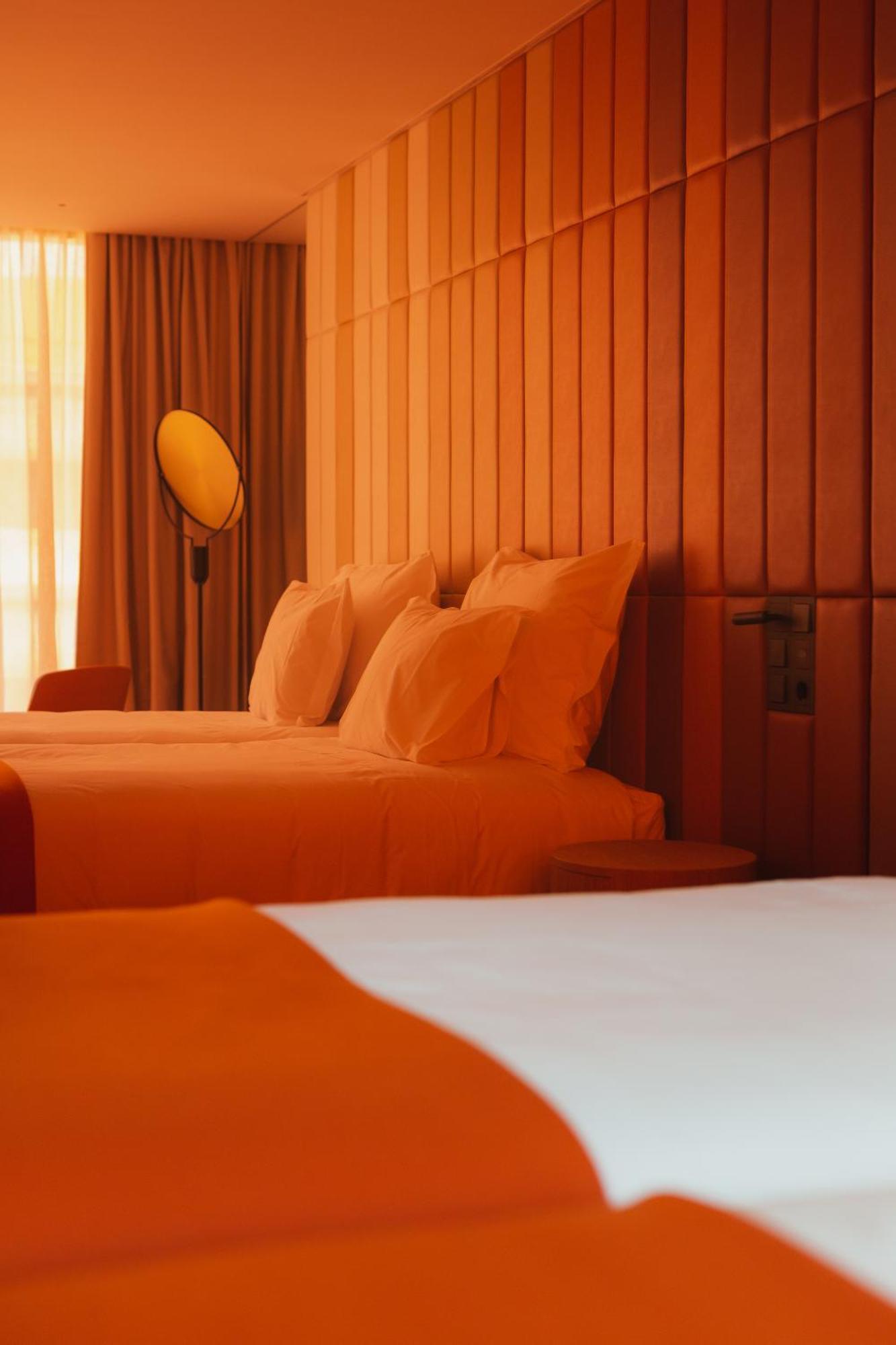 Lumen Hotel & The Lisbon Light Show Bilik gambar