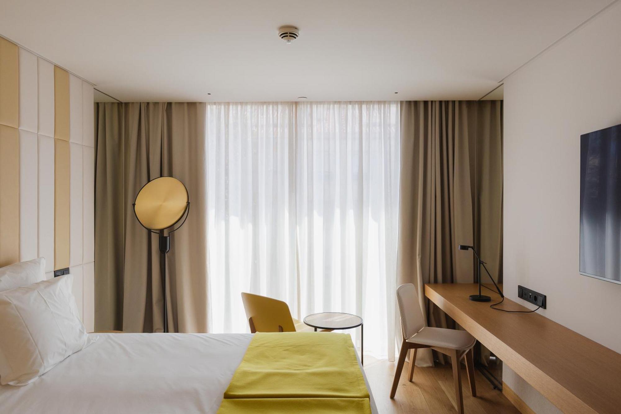 Lumen Hotel & The Lisbon Light Show Bilik gambar