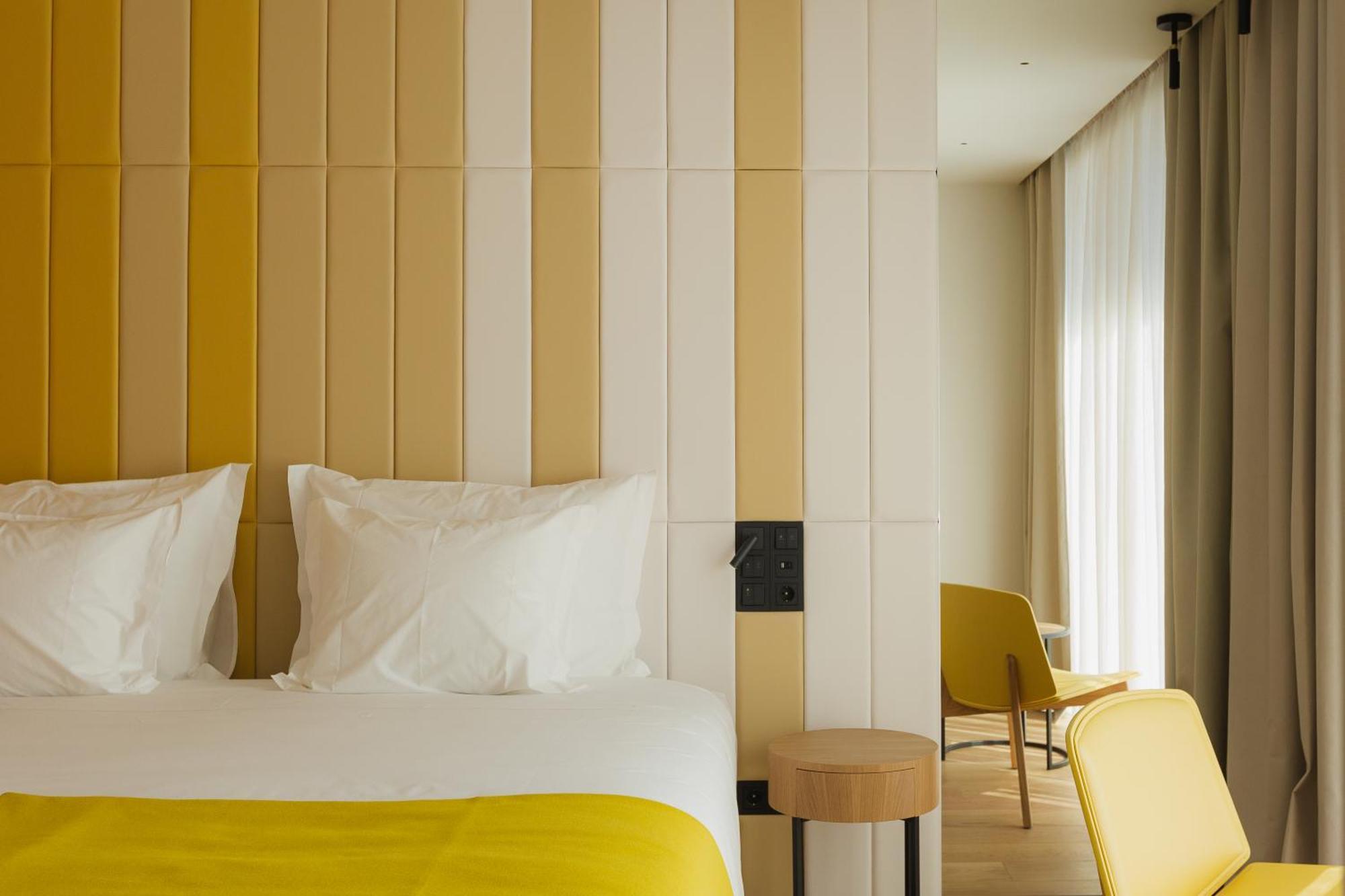 Lumen Hotel & The Lisbon Light Show Bilik gambar