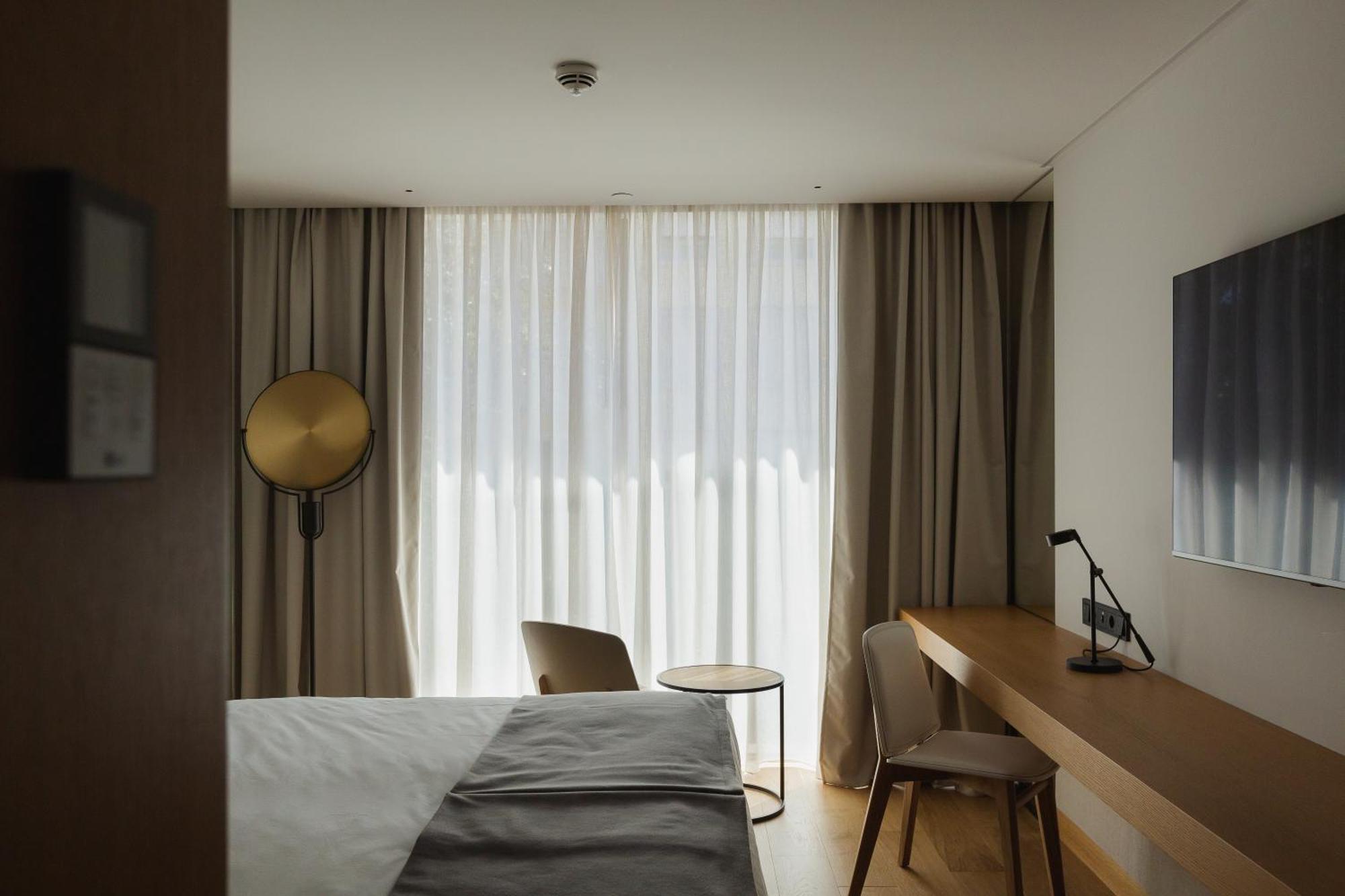 Lumen Hotel & The Lisbon Light Show Bilik gambar